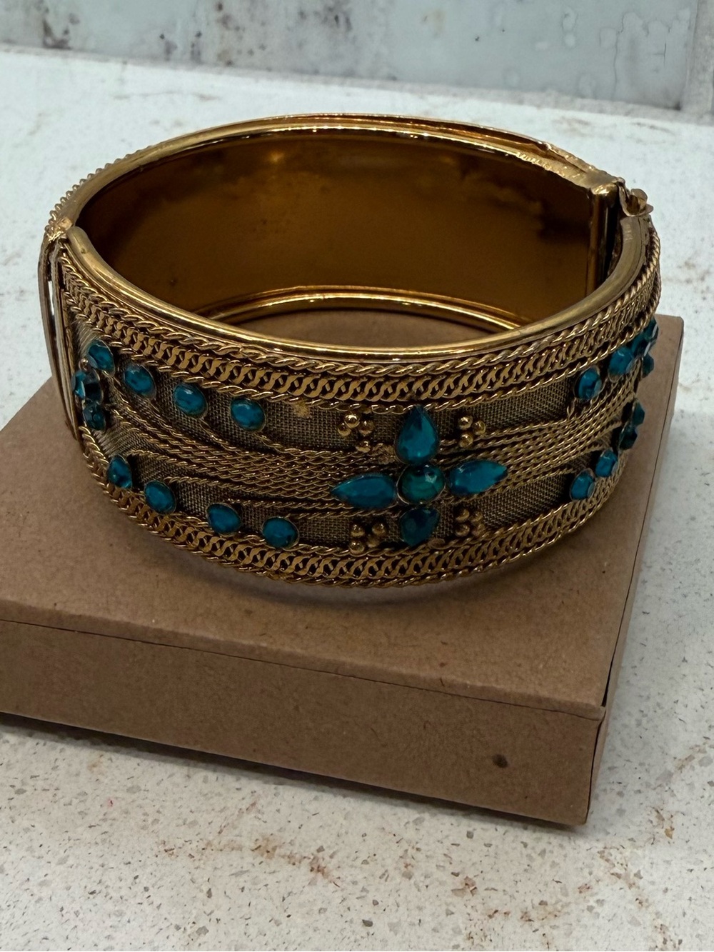 Vintage Gold Tone Clamp Mesh Bangle Bracelet